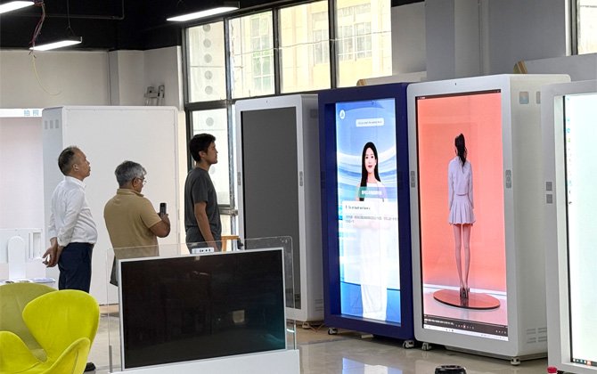 4K Interactive transparent LCD showcase